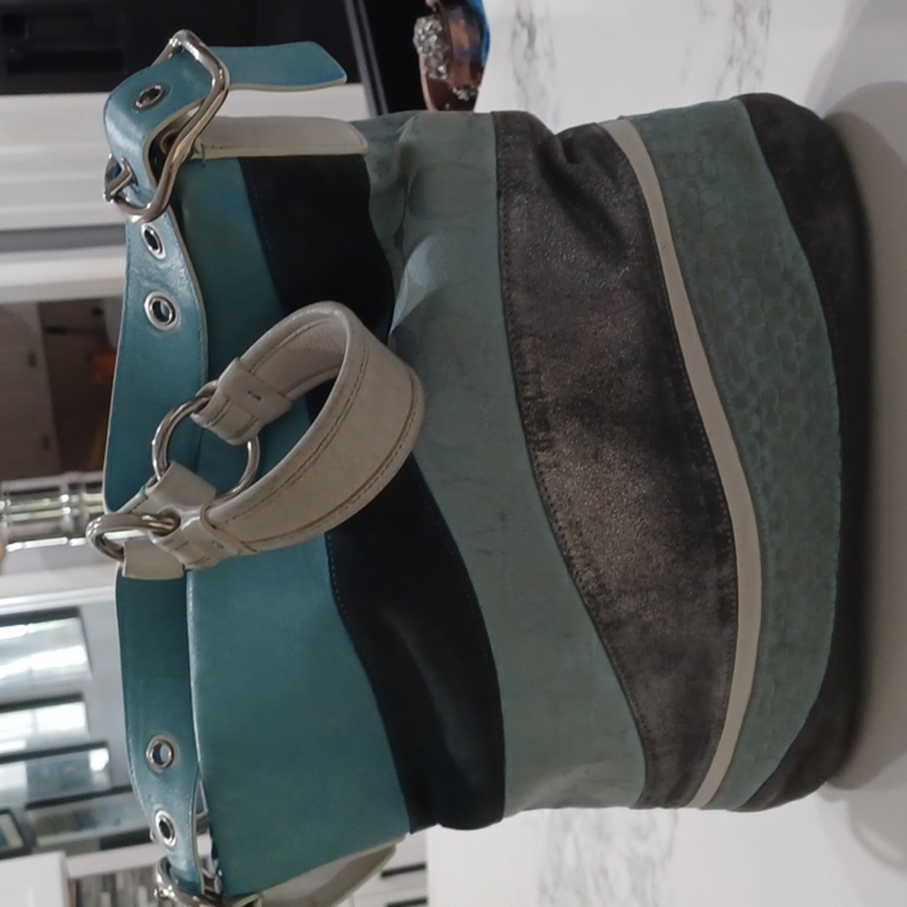 ALMOST VINTAGE COACH COACH BLUE WAVE PATCHWORK BAG - Picture 9 of 17